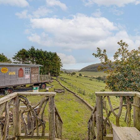 2X Double Bed - Glamping Wagon Dalby Forest Скарбъро Екстериор снимка