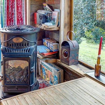 2X Double Bed - Glamping Wagon Dalby Forest Скарбъро Екстериор снимка